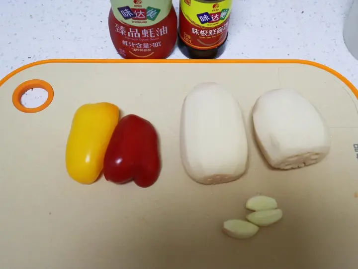蚝油炒莲藕条 第 1 步