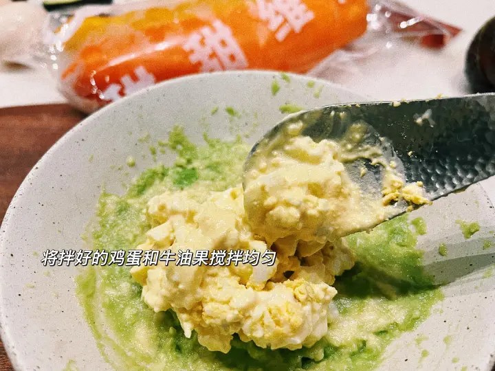 牛油果虾仁滑蛋彩椒船 第 6 步