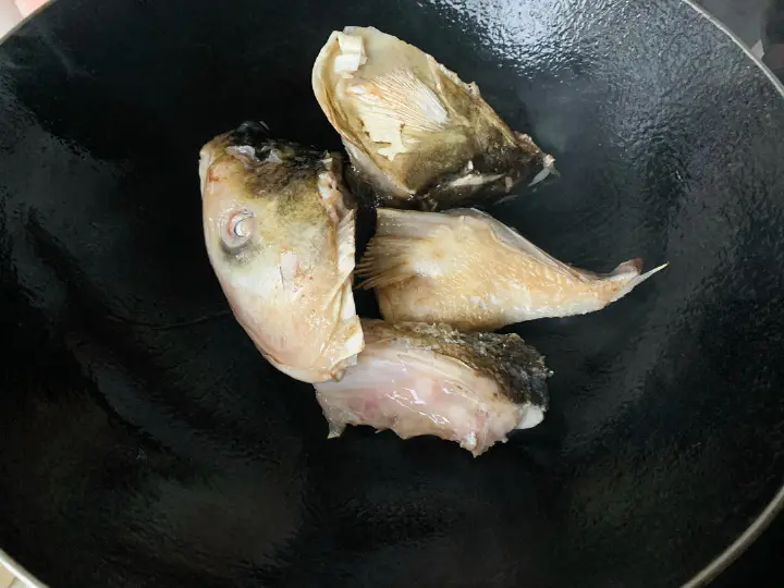 鱼头豆腐汤 第 2 步
