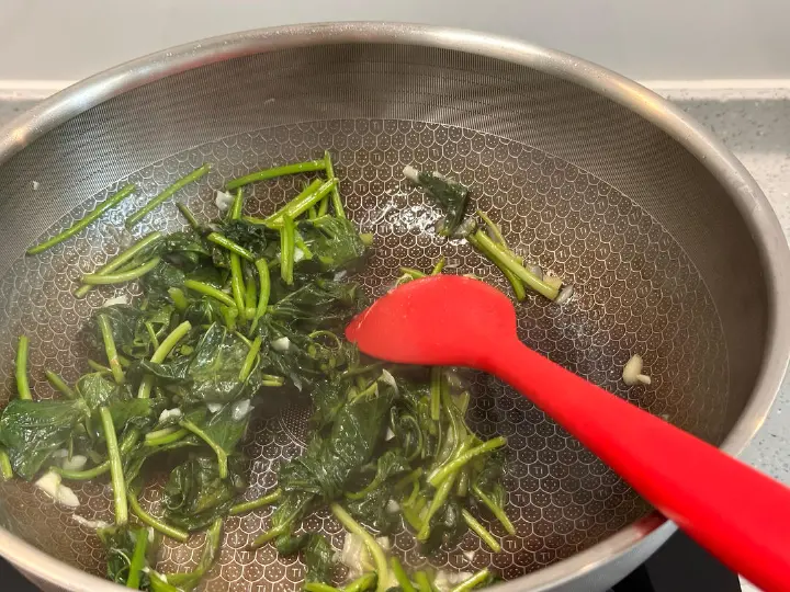 蒜蓉番薯叶 第 4 步