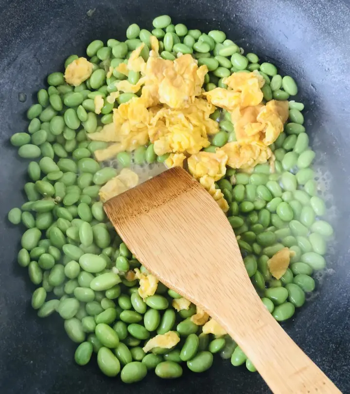 毛豆炒鸡蛋 第 6 步