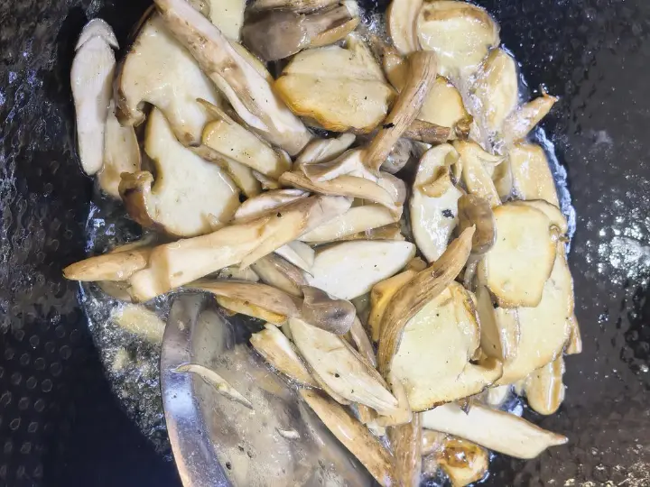 菌菇煲仔饭 第 3 步