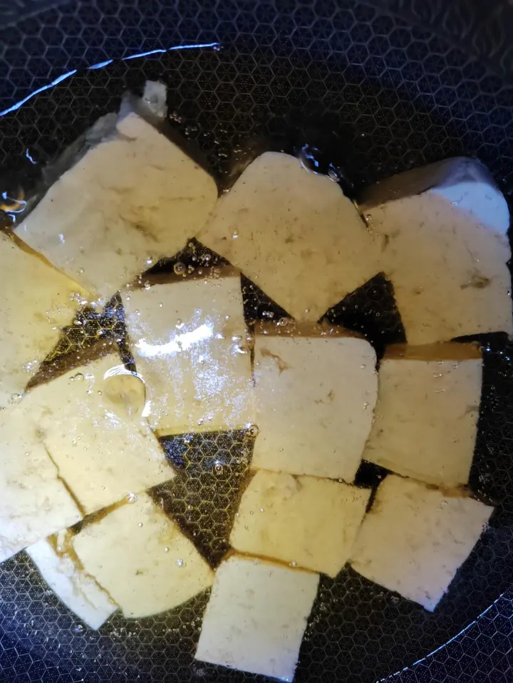 炸豆腐烧蒜苔 第 2 步
