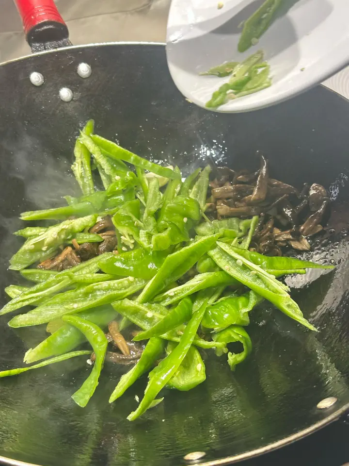 青椒炒鹿茸菌 第 4 步