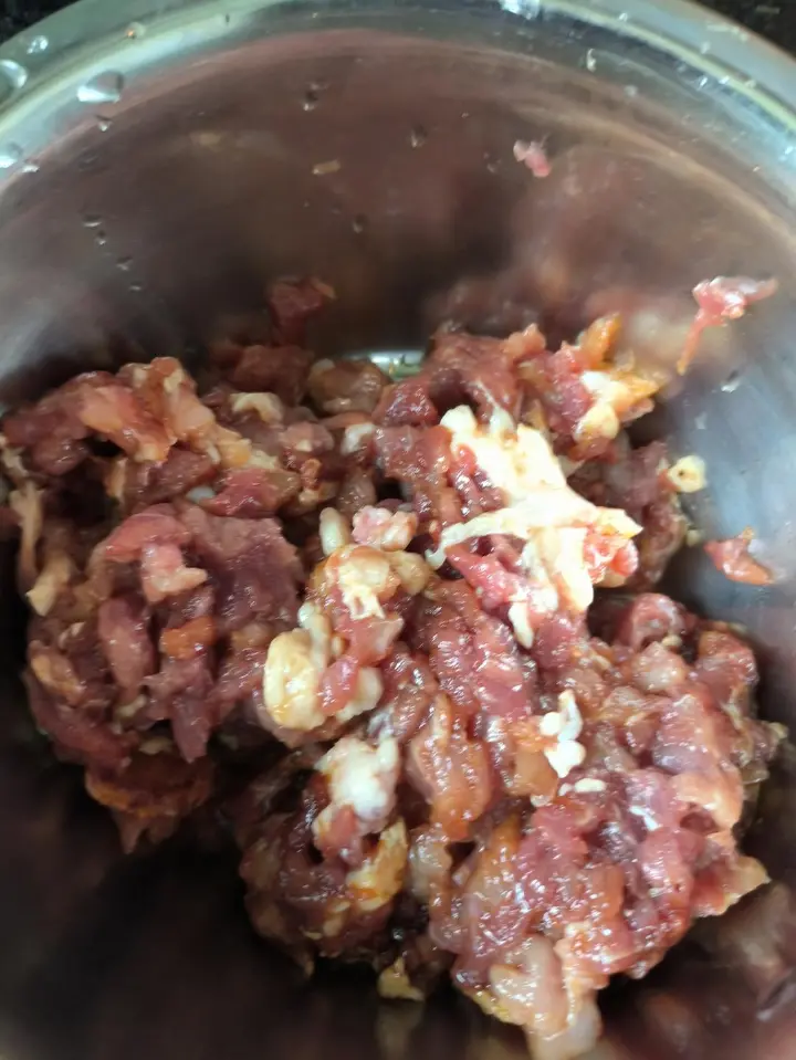 酸豆角炒肉 第 2 步