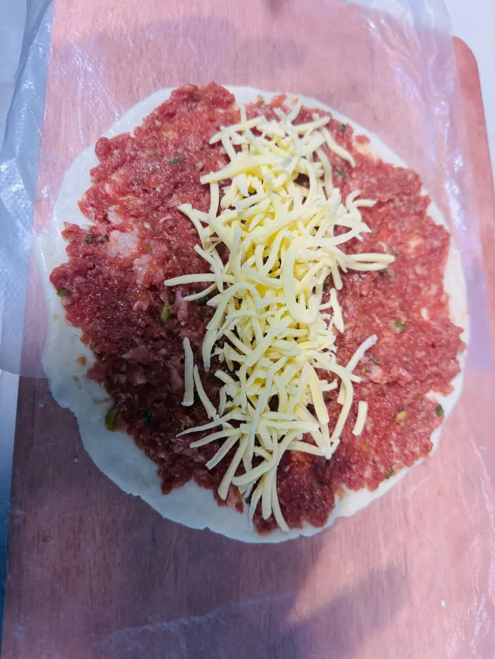酥香牛肉芝士饼 第 1 步