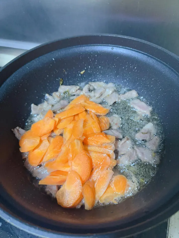 腌青菜炒肉丝豆干 第 4 步