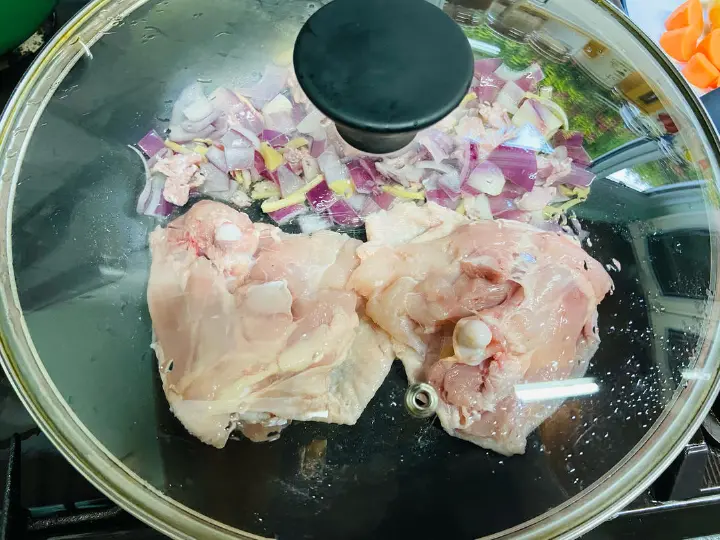 一锅煎鸡腿肉 第 4 步