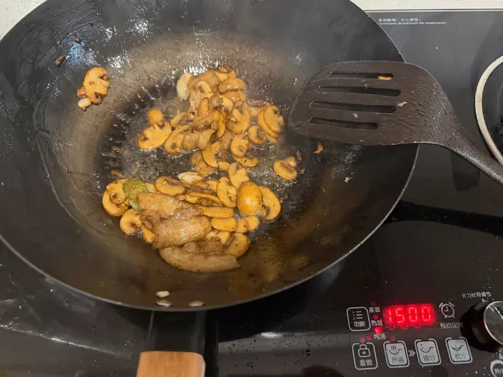 口蘑炒五花肉 第 7 步