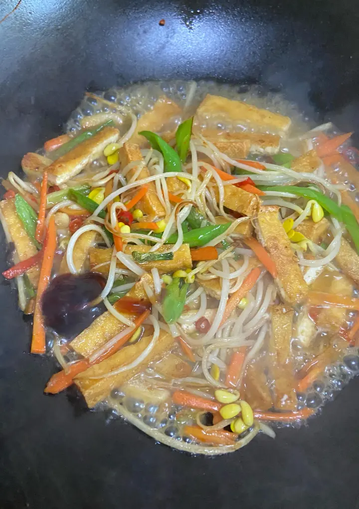黄豆芽炒油豆腐 第 9 步