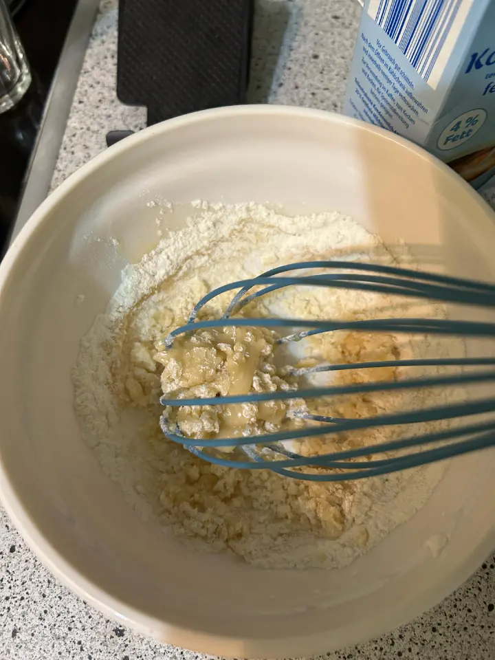 烫面戚风蛋糕 第 2 步