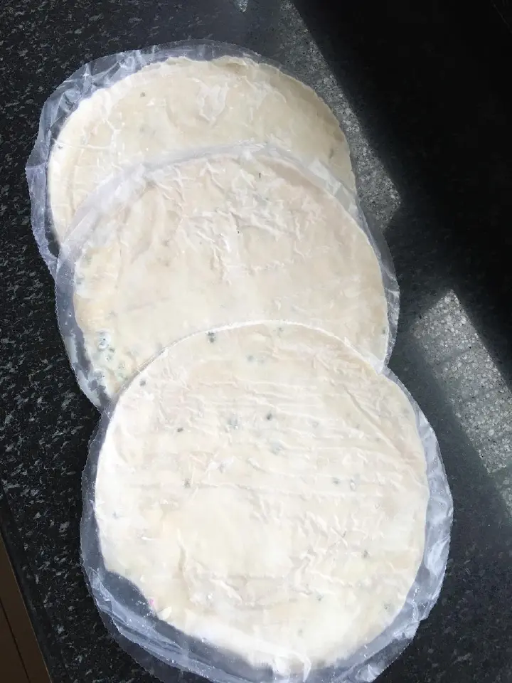手抓饼豆沙卷 第 1 步