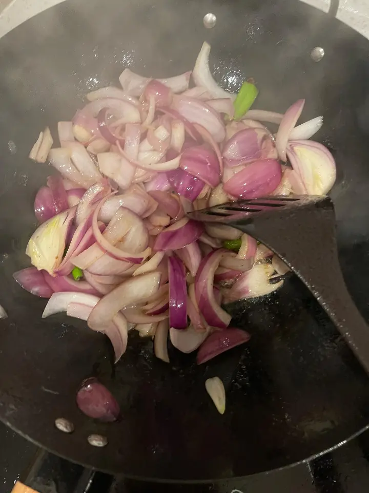 焦糖洋葱炒肉丝 第 3 步