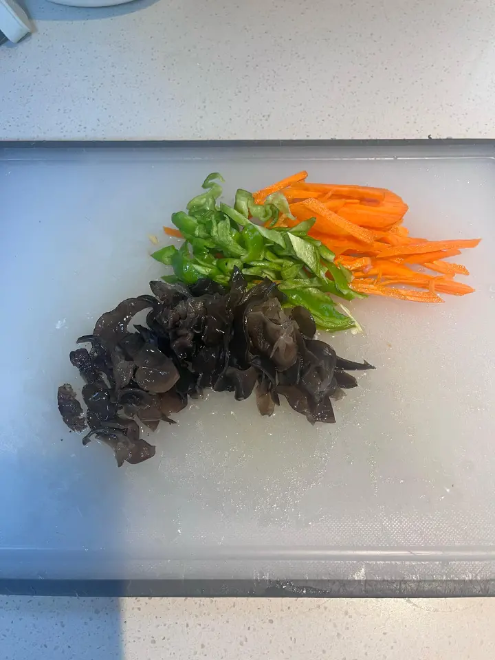鱼香肉丝 第 2 步