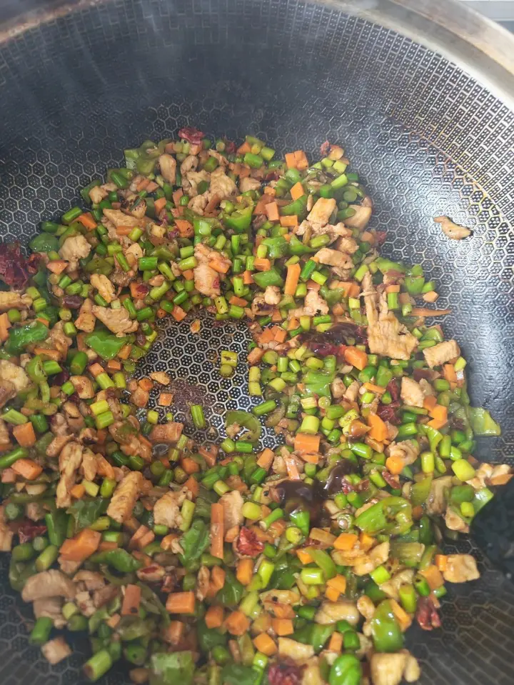 蒜苔鸡肉丁 第 12 步