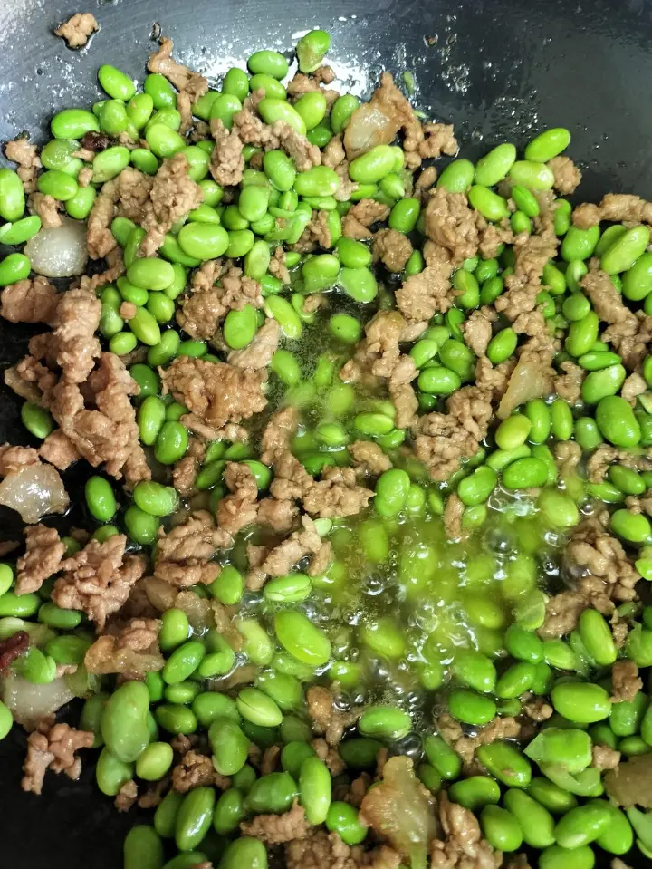 肉末香干炒毛豆 第 5 步