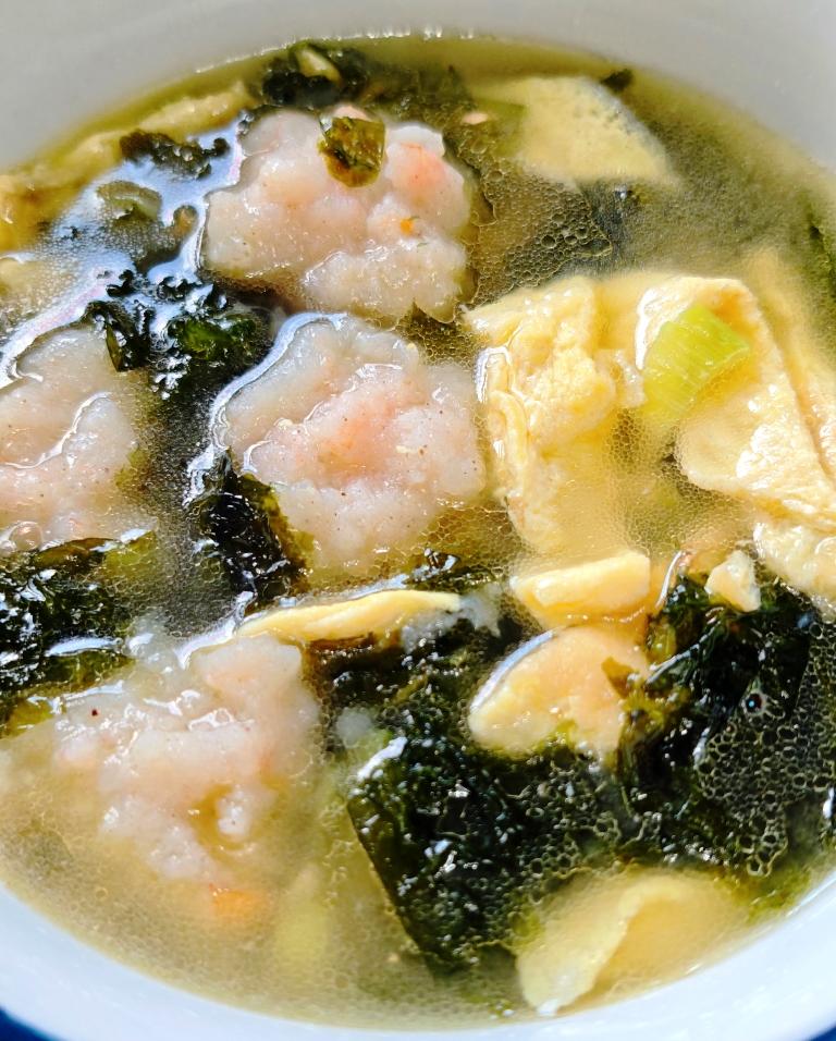 虾滑鸡蛋紫菜汤成品图