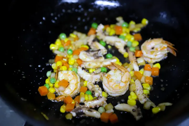 美极海鲜炒饭 第 7 步