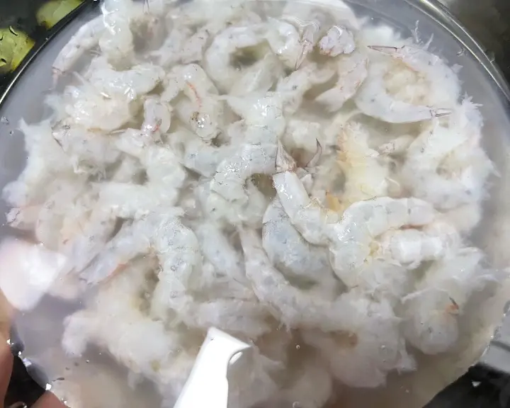 蒜蓉粉丝蒸虾 第 2 步