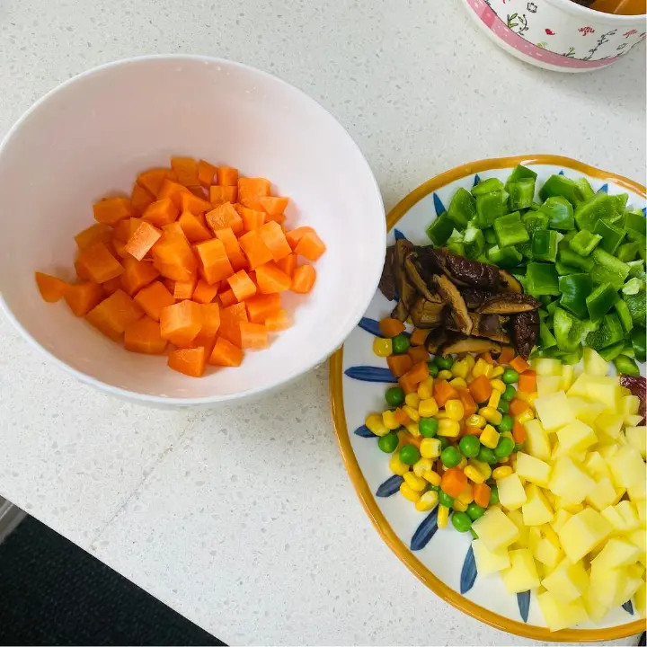 土豆腊肠焖饭 第 3 步