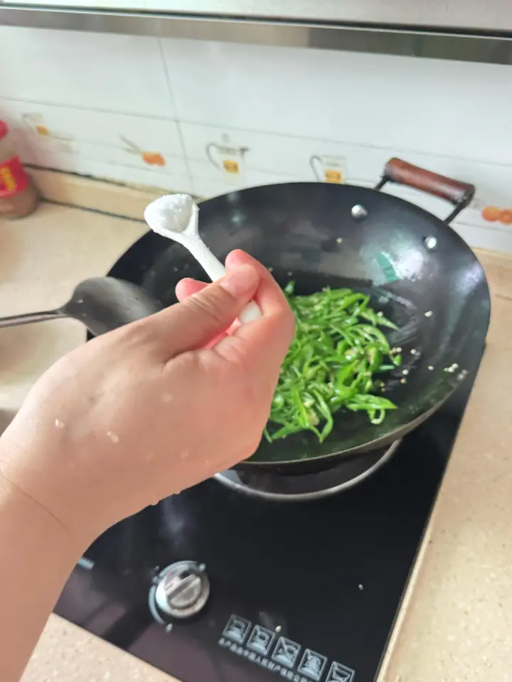 辣椒炒蛋 第 7 步