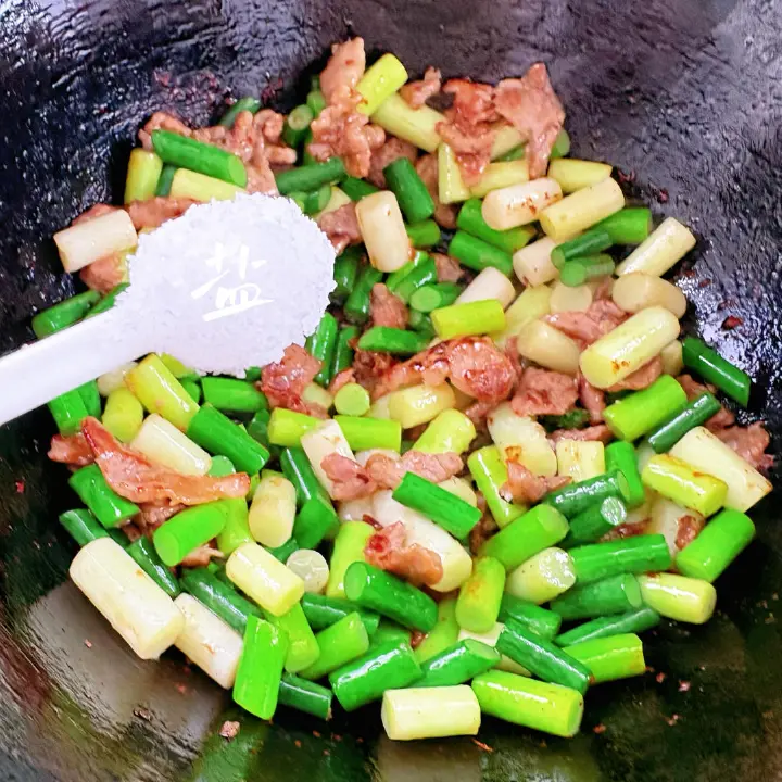 大蒜苔炒肉丝 第 8 步