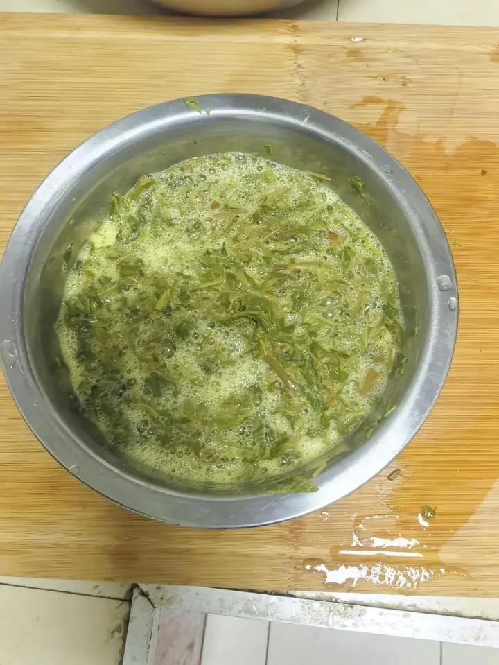 香椿炒鸡蛋 第 2 步