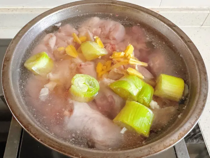 豆瓣酱焖鸡块 第 2 步