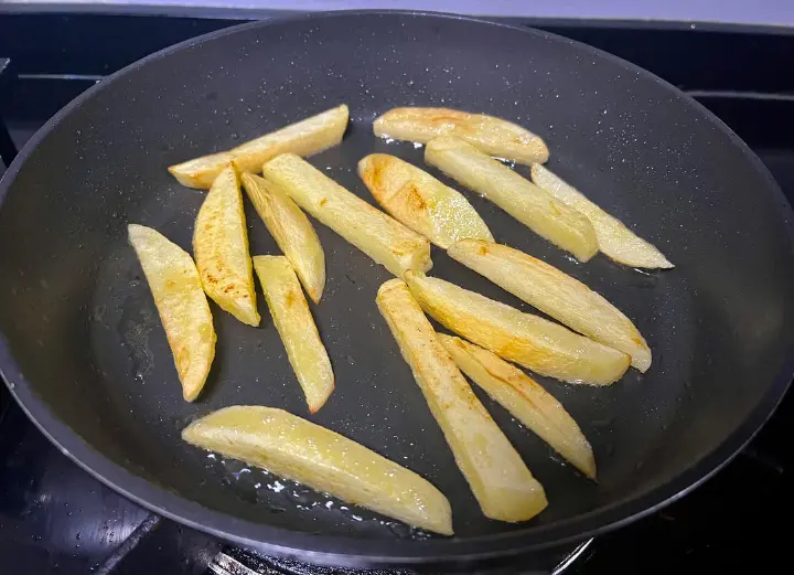干锅鸡翅虾 第 4 步