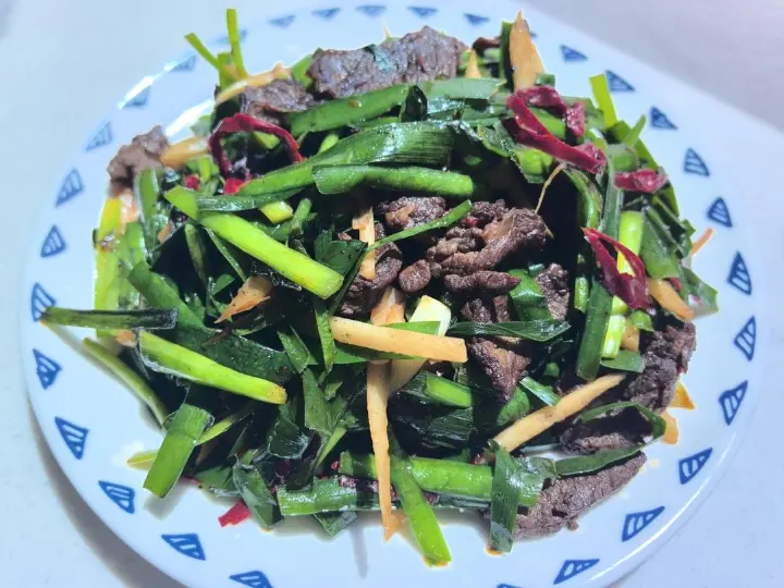 韭菜藕条炒牛肉 第 5 步