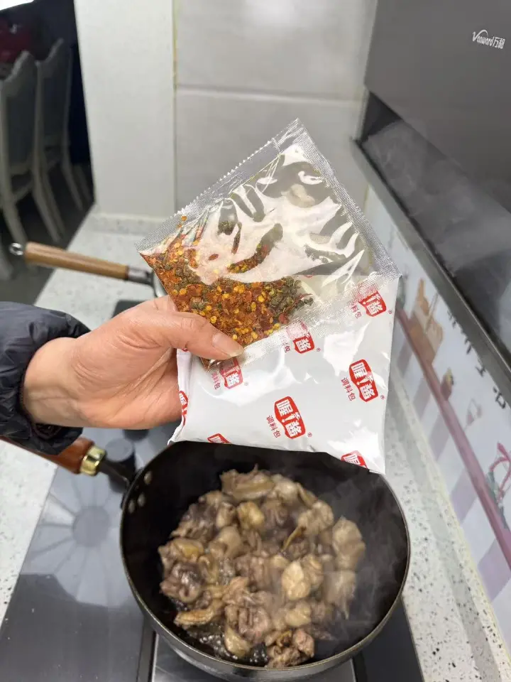 青花椒炒鸡 第 3 步