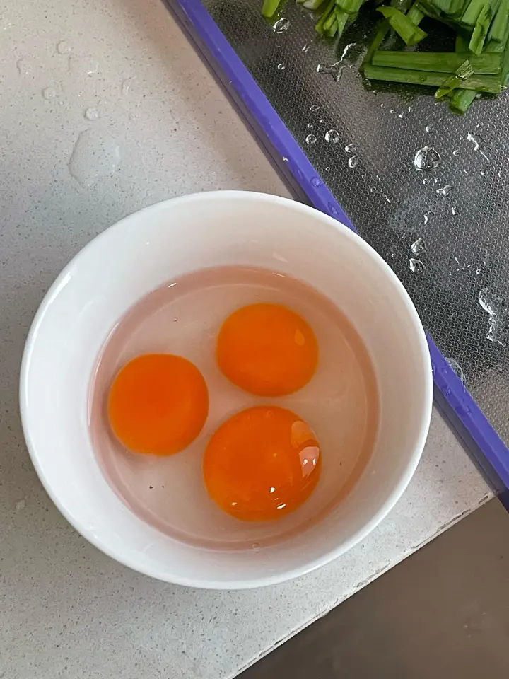 韭菜炒鸭蛋 第 3 步