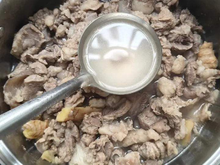 牛腩炖土豆 第 5 步