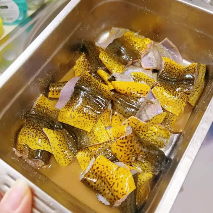干锅炝鳝鱼段 第 2 步