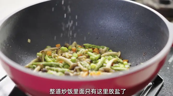 牛肉蔬菜蛋炒饭 第 6 步