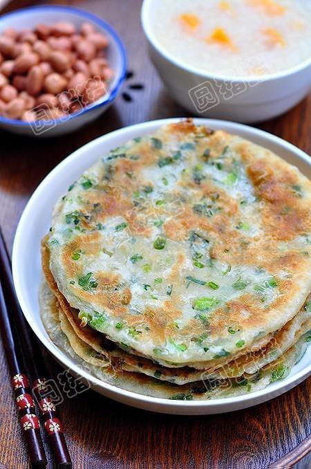 家常葱油饼成品图