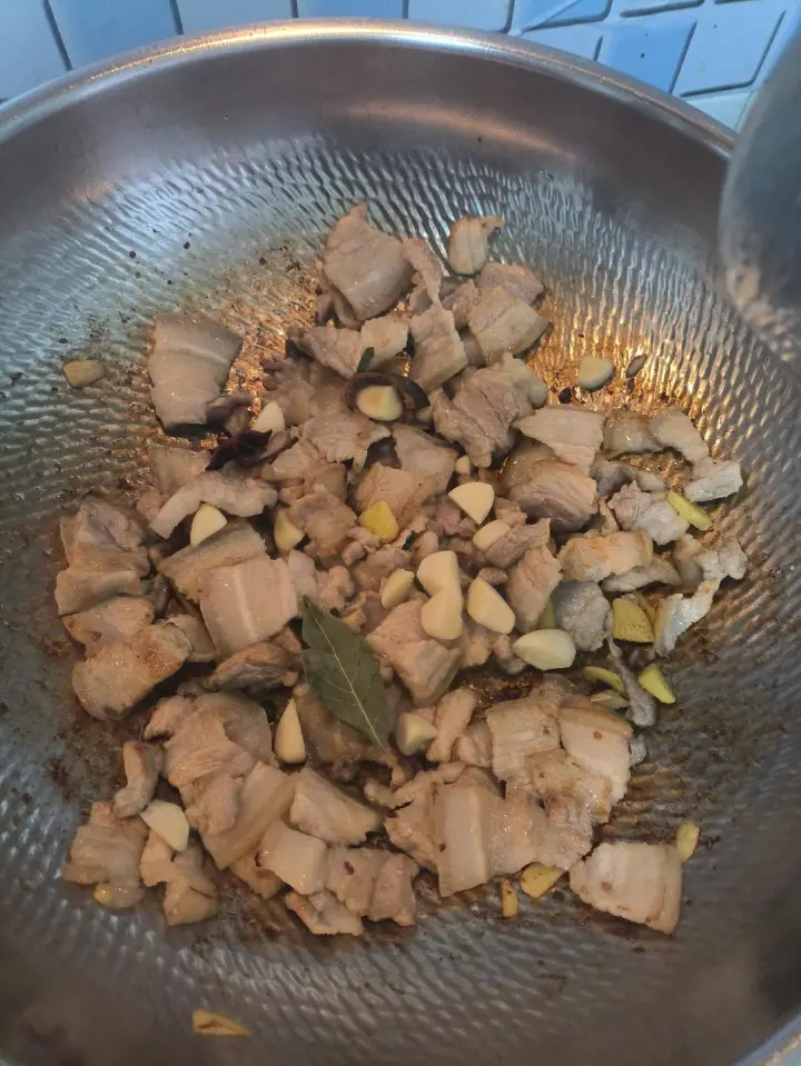 酸菜五花肉乱炖 第 7 步