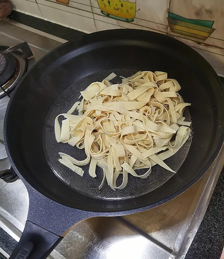 千张炒鸡毛菜 第 3 步