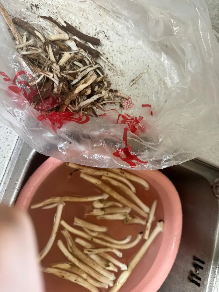 火腿鸡枞菌蒸汤 第 3 步