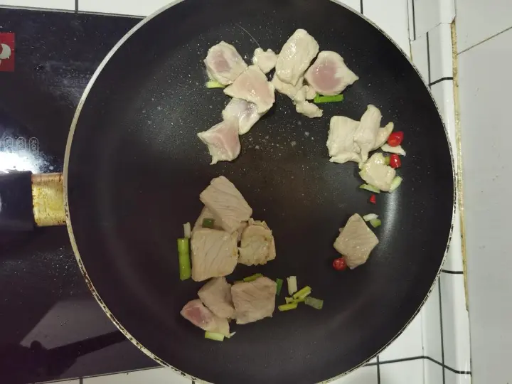 胡萝卜炒肉片 第 6 步