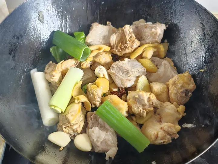 东北家常炖排骨鸡肉 第 7 步