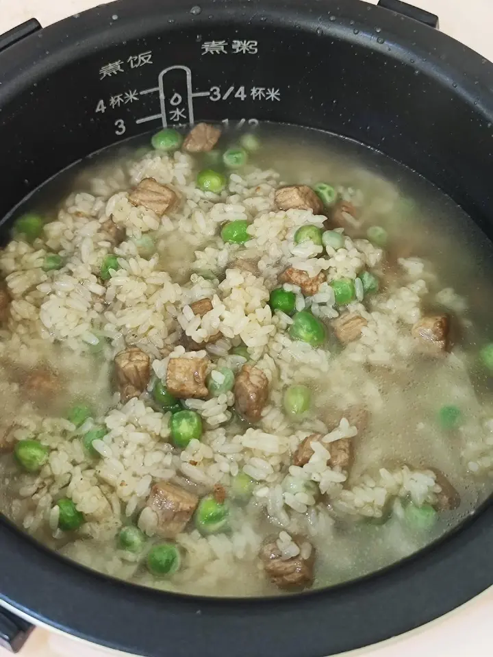 豌豆牛肉焖饭 第 7 步