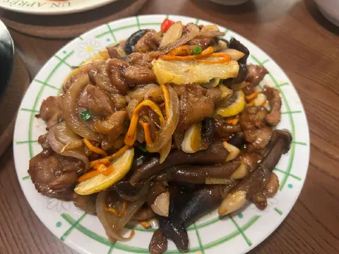 柠檬鸡枞菌炒鸡腿肉