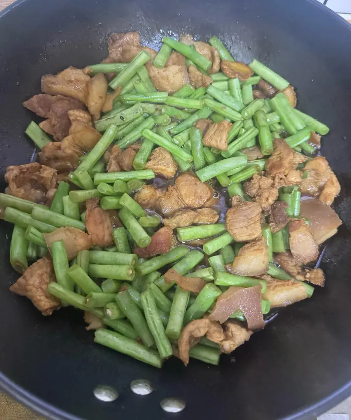 土豆豆角红烧肉 第 7 步