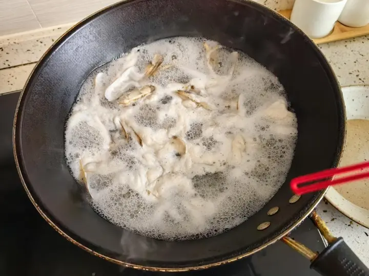 白灼葱油蛏子 第 3 步