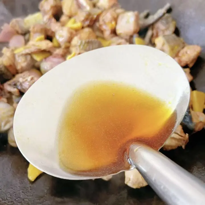蚕豆米烧乌鸡 第 5 步