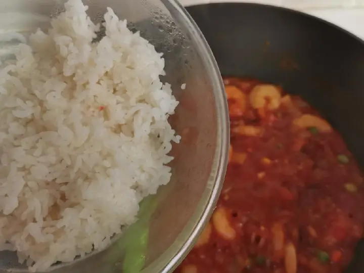 番茄红烩虾仁蛋包饭 第 23 步
