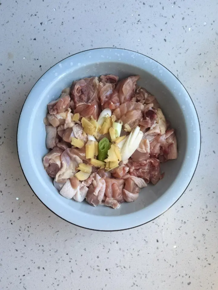 豆豉蒸鸡腿 第 3 步