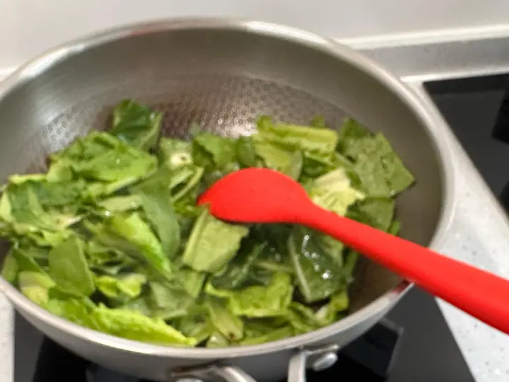 豆豉炒油麦菜 第 4 步