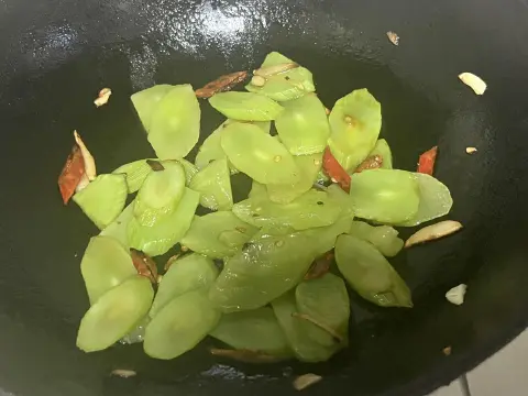 清炒莴笋